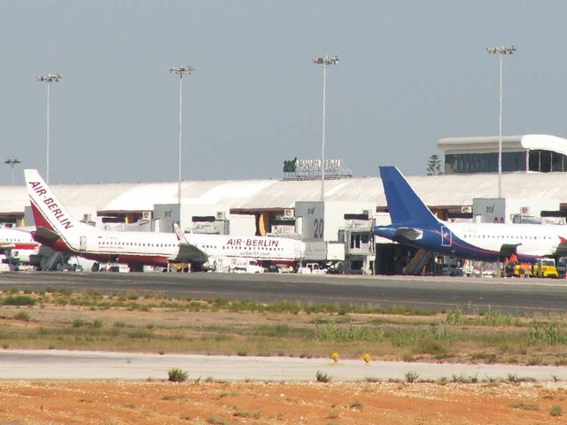 Effortless Departures: A Comprehensive Algarve Airport Guide and Top Booking Platforms